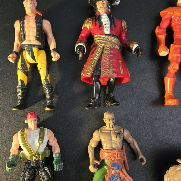 Action Figure Set - Multicolor - Picture 2 of 3